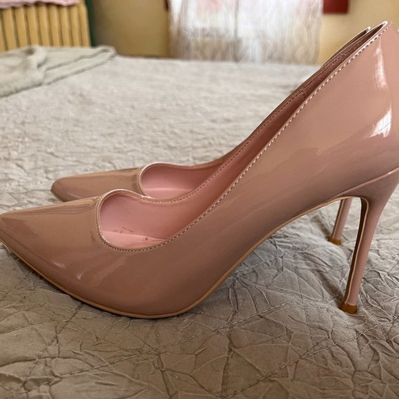 Classic statement Womens size 8 Nude 4 inch heel shoes- Brand Elizabet Lang - Picture 2 of 5